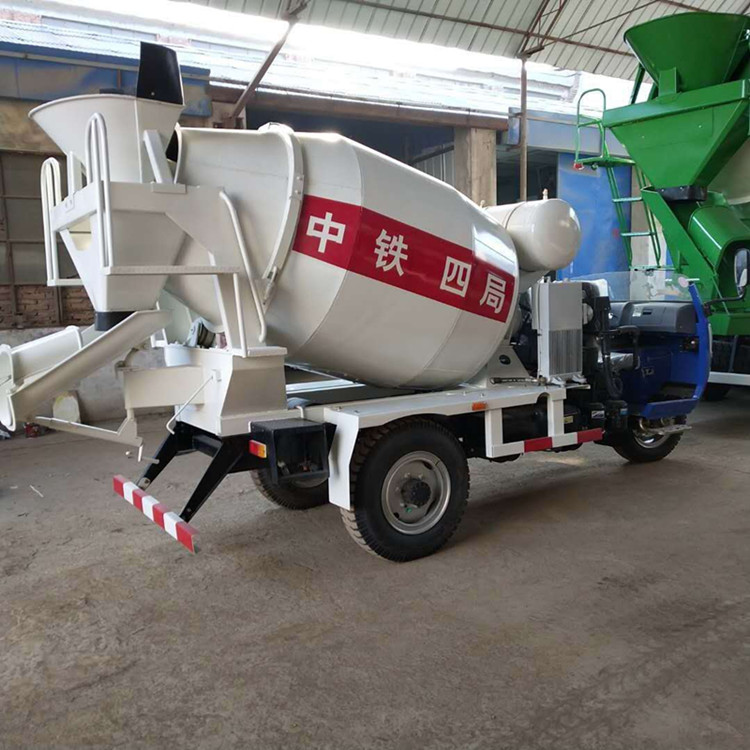 三輪攪拌車