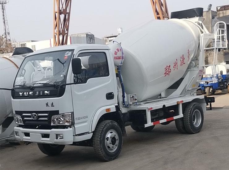 4方躍進(jìn)混凝土攪拌車(chē)