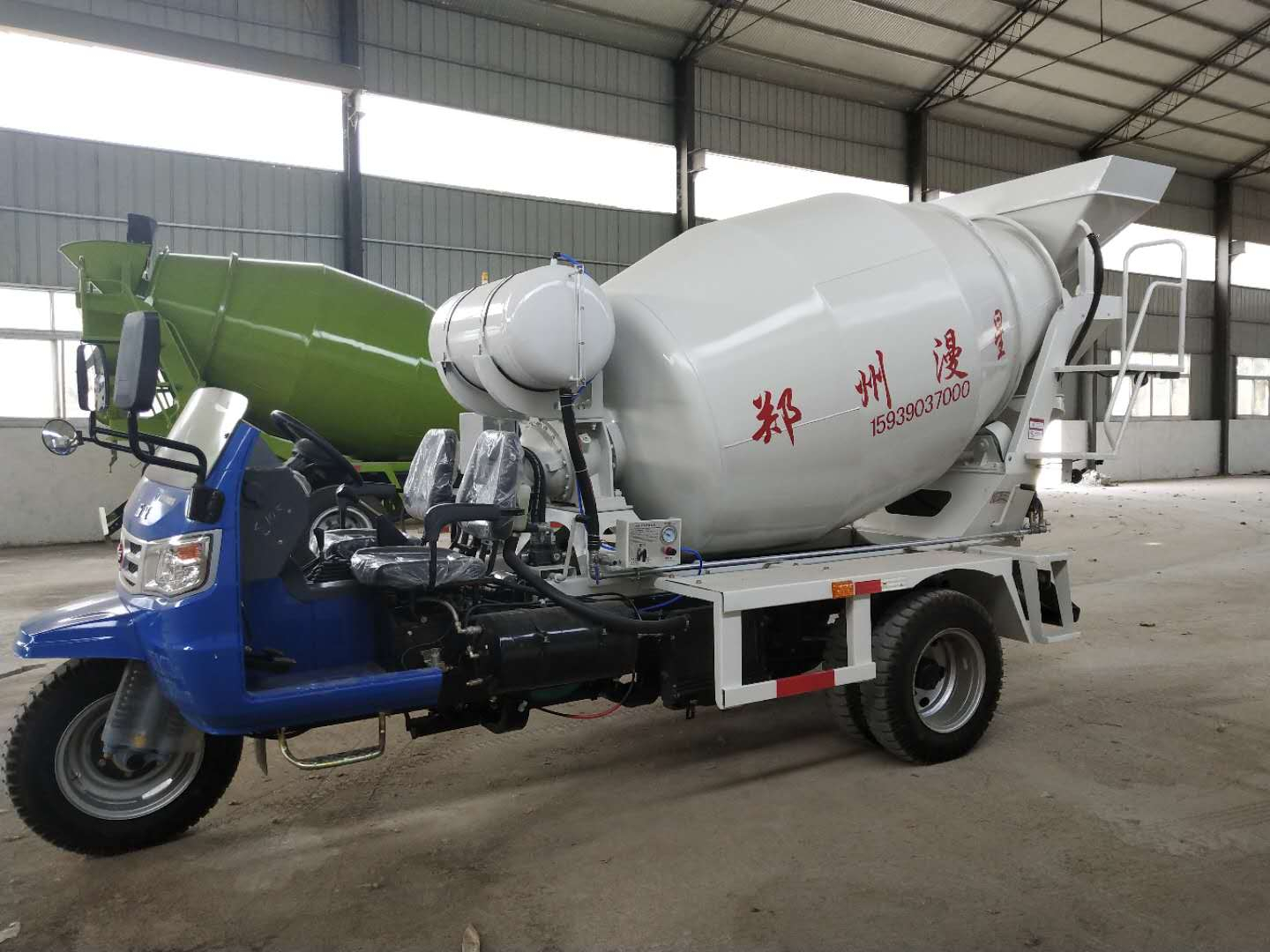 小型混凝土攪拌車開機注意事項