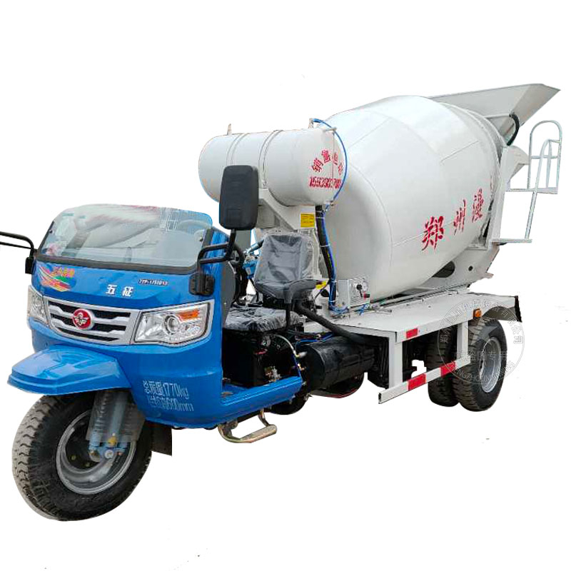 2方小型混凝土攪拌車山上施工出料